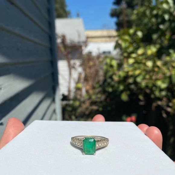 Green rectangle ring - Picture 2 of 2